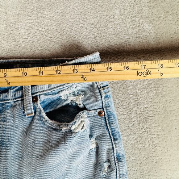 Abercrombie & Fitch Jeans Womens 28/6 Light Wash Blue Denim Distressed Mom Jean - Picture 9 of 12